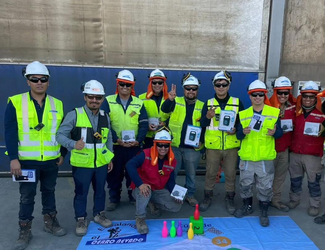 Trabajadores Cerro Nevado en actividad de seguridad